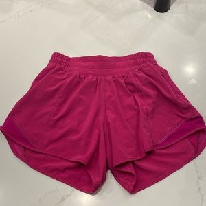 Ripened Raspberry Lululemon Hotty Hot Shorts Size 2  4”